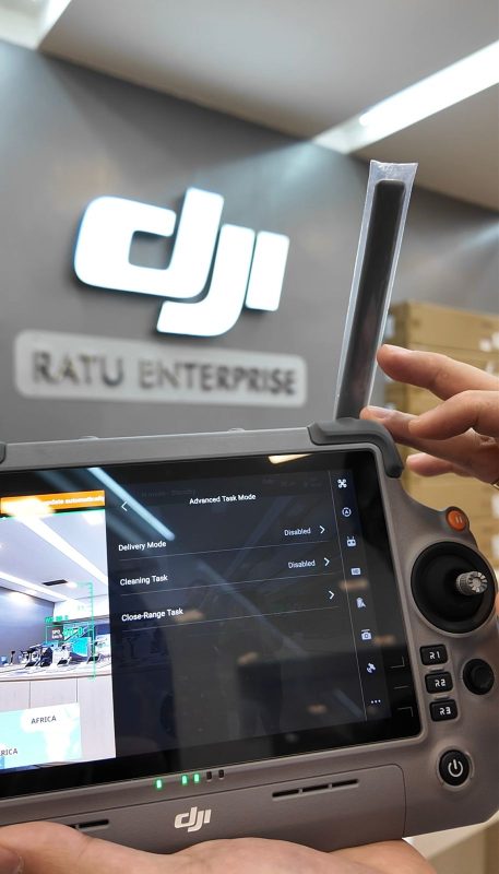Advanced Task Mode yang muncul di remote DJI RC Plus 2 Matrice 400. Tertulis Delivery Mode, Cleaning Task, dan Close-Range Task